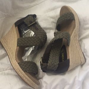 Summer weave sandals